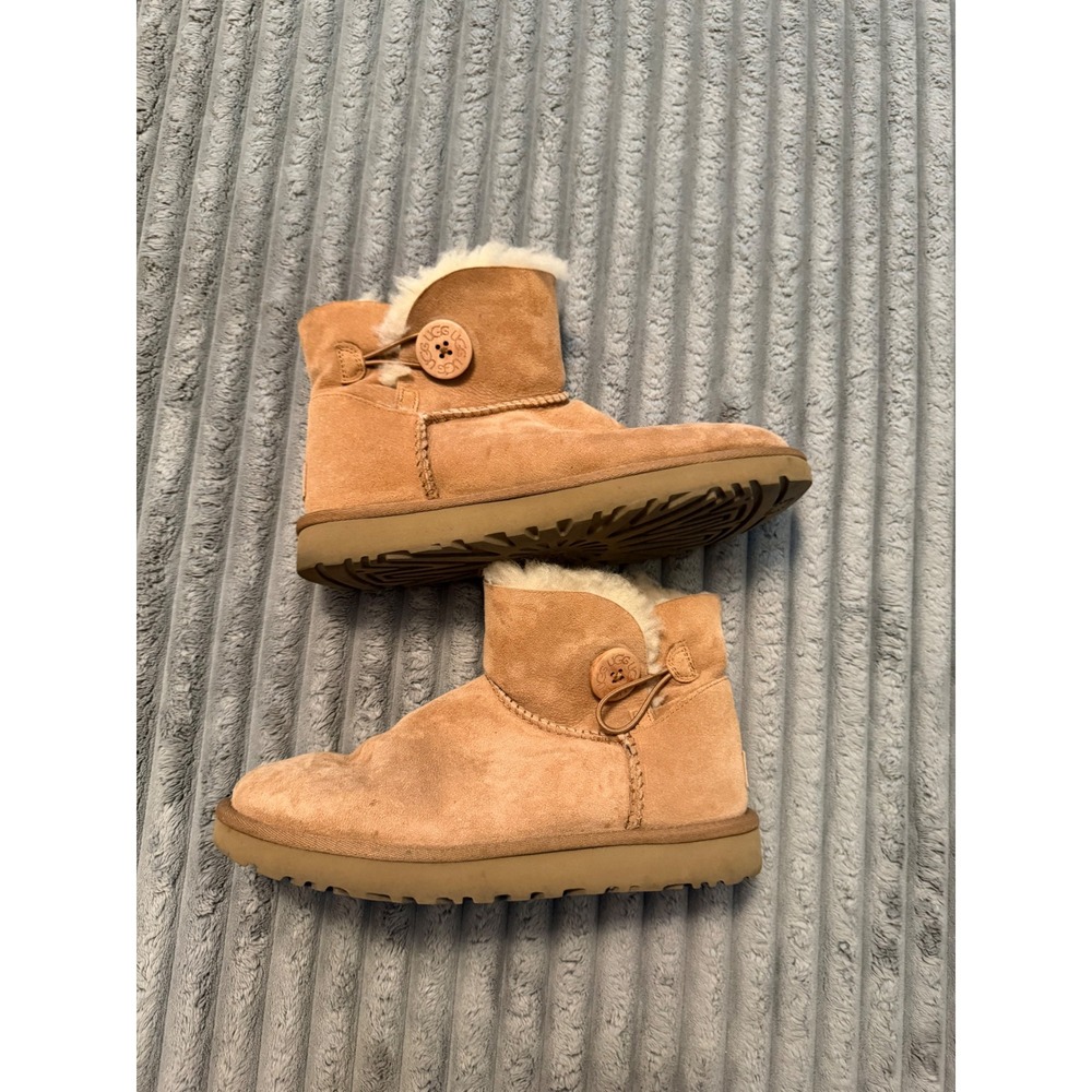 UGG Mini Bailey Button Chestnut Suede Sheepskin Ankle Boots Women 6 3352